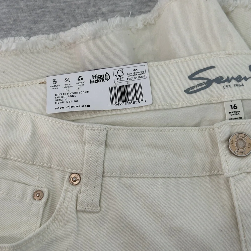 Seven 7 Weekend Stretch Denim Mid-rise Cream Shorts Size 16 - Picture 5 of 5